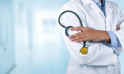 Tunisie : Sur 1900 médecins généralistes et de famille, 1600 s’envolent vers l’Europe