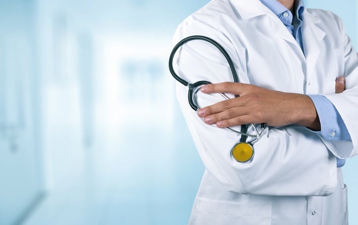Tunisie : Sur 1900 médecins généralistes et de famille, 1600 s’envolent vers l’Europe