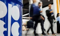 L’OPEP+ suspend ses hausses de production, les marchés réagissent - Challenges TN